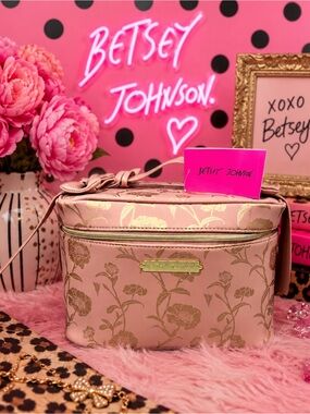 Betsey Johnson cosmetics case